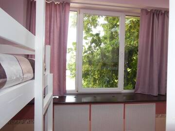 Кровать в общем номере для женщин с 4 кроватями в  Хостел Эдельвейс